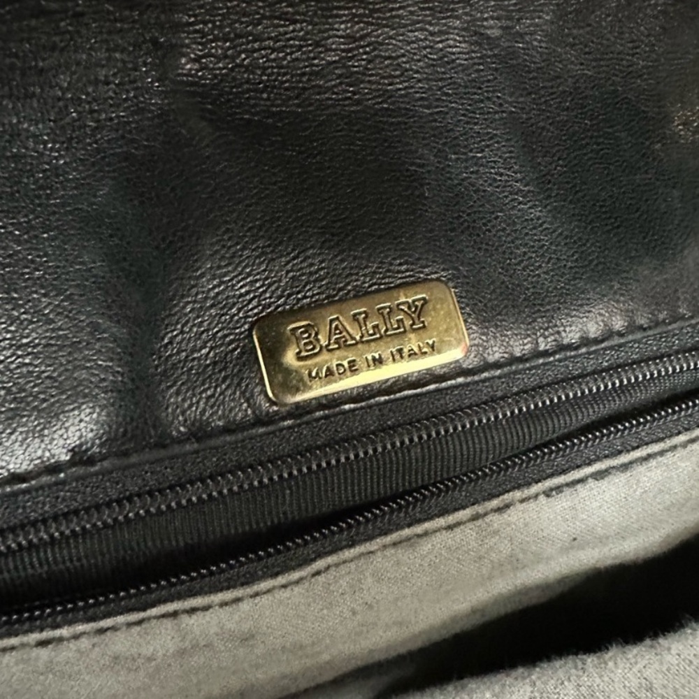 Bally Quilted Lambskin Leather Shoulder Bag Crossbody - Vintage Italian Luxury - Picture 14 of 15